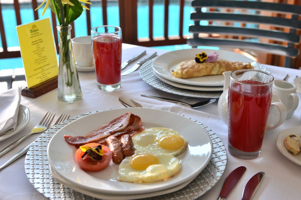 2014_Breakfast cooked to order with pool background 14MB_NB