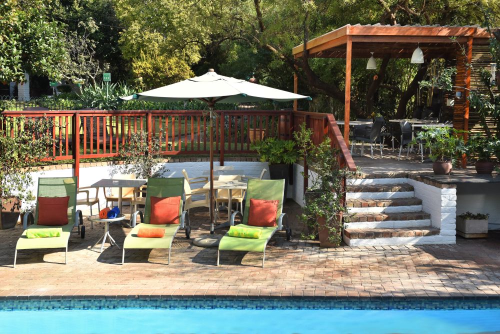 2017-06_Pool, deck chairs and lapa 17MB_Adrian Global