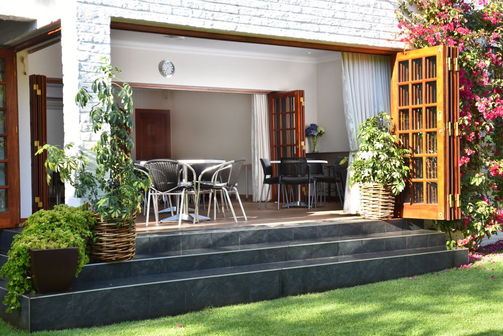 2017-11_Extrior business center garden 20MB_Adrian Global