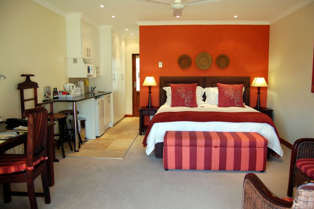 Rivonia B&B. Luxury room with kitchenette. Red.