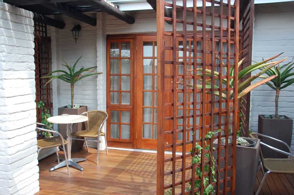 Rivonia B&B. Superior room deck & patios
